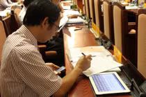 Nguồn tiền nào “sắm” iPad cho đại biểu HĐND?