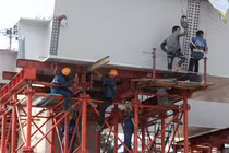 Xây cầu vượt, phá dỡ cầu bộ hành là lỗi quy hoạch