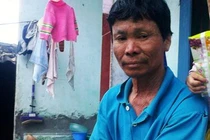 3 anh em “người cá” tủi nhục như bóng ma làng