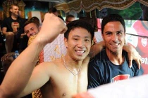 “Running Man” cởi trần xuất hiện trên trang chủ Arsenal