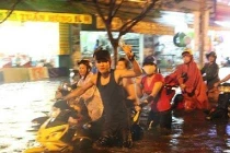 Cười bò với ảnh hài hước mùa mưa bão