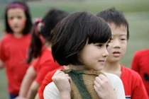 “Tiểu tiên nữ” gây “sóng gió” cộng đồng mạng