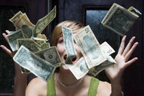 Khóc cười chuyện 'moi' tiền chồng