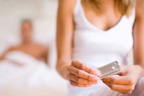 Giải đáp câu hỏi “dị“: thuốc tránh thai có làm mọc râu, vô sinh?