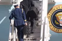 Biểu tượng quyền lực tối cao của Tổng thống Mỹ có gì?