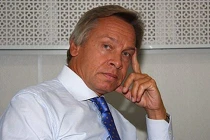 Vụ Snowden: Không nói được Nga, Mỹ “bắt cóc” máy bay?