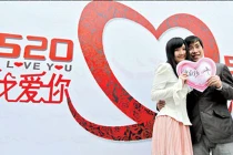 Hàng nghìn cặp đôi TQ kết hôn hôm qua vì... đẹp ngày