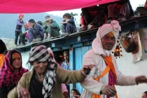 Kỳ quái người “sống chung với hồn ma” trên dãy Himalaya