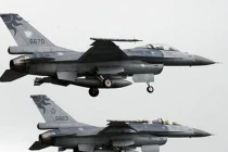 Chiến đấu cơ F-16 của Đài Loan bổ nhào xuống biển