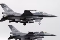 Chiến đấu cơ F-16 của Đài Loan bổ nhào xuống biển