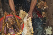 Rợn tóc gáy nghề bốc mả