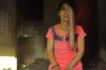 Người đàn bà 50 năm cô đơn cùng “gương mặt quỷ“