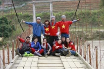 Nghỉ lễ dài, giới trẻ rủ nhau “phượt vượt biên“