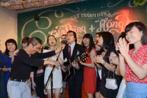 “Giáo sư Xoay” xoay cùng nghệ sĩ