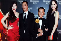 Hoa hậu sống bằng nghề gì?