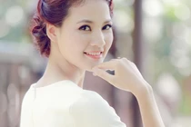 Hoa hậu Trần Thị Quỳnh trong veo đầm trắng