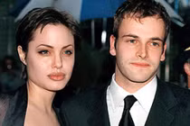 Angelina Jolie: 2 đời chồng và những mối tình đồng giới