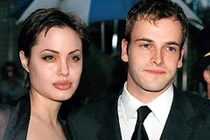 Angelina Jolie: 2 đời chồng và những mối tình đồng giới