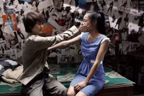  Hot girl “bánh giò” sốc nặng khi sờ... ngực Minh Hằng