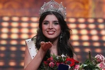 “Tận mắt” những hoa hậu bị chê lùn, già, xấu