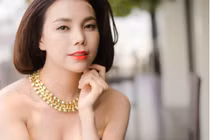 Trà Ngọc Hằng khoe da trắng bóc