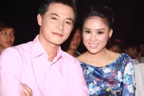 Quách Ngọc Ngoan trang điểm đậm hơn cả vợ