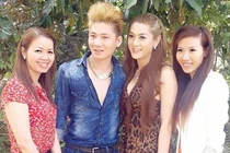 Lâm Chí Khanh ăn mặc gợi cảm về thăm quê người yêu