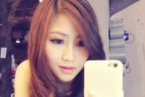 Hương Tràm bị cướp điện thoại trên phố Sài Gòn