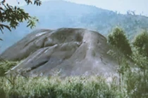 Giải bí ẩn “đá thiêng biết đi” ở đại ngàn Tây Nguyên