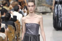 Bộ sưu tập Thu Đông gam màu lạnh ấn tượng của Chanel 