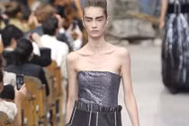 Bộ sưu tập Thu Đông gam màu lạnh ấn tượng của Chanel 