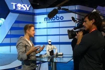 Truyền thông thế giới ấn tuợng với robot Việt Nam