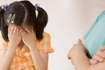 Bố mẹ vô tình dạy con hư hỏng 