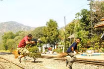 Phát sốt với trào lưu chụp ảnh “phù thủy chổi bay“