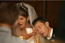 Những khoảnh khắc “khó đỡ” trong đám cưới (9)