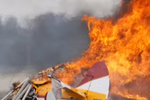 Máy bay biểu diễn nổ tung ở Mỹ, 2 người chết