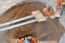 Hố tử thần “nuốt chửng” 5 mạng người