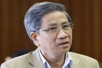 GS Nguyễn Minh Thuyết: “Ở nước ngoài, quan chức lỡ miệng từ chức ngay“