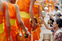 Bố thí thế nào cho đúng?