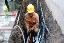 Cầu dao trạm biến áp cháy... một phần Hà Nội “tối om“