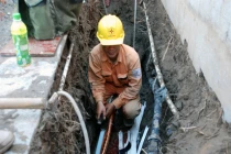 Cầu dao trạm biến áp cháy... một phần Hà Nội “tối om“