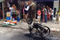 Giận vợ, đốt xe máy cháy rụi