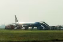 Máy bay VNA suýt gặp sự cố vì giảm áp suất lốp