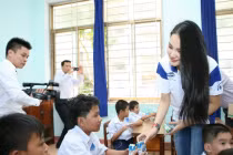 Vinamilk tặng hơn 26.000 ly sữa cho trẻ em nghèo 