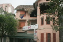 Biệt thự tiền tỉ thành quán ốc luộc, trà đá 