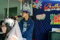 “Sốt” clip chàng trai “hát mừng đám cưới người yêu cũ”