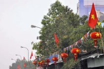 Người dân đồng loạt dỡ bỏ đèn lồng có chữ Tam Sa