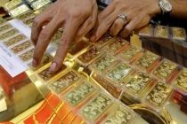 Giá vàng giảm khủng... cần thận trọng mua vào