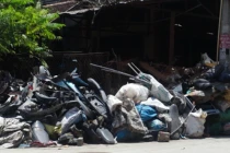 Vào ngôi làng chuyên “ăn” xác xe máy