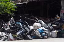 Vào ngôi làng chuyên “ăn” xác xe máy